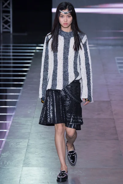 Look 11